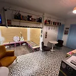 Rodin Hostel *